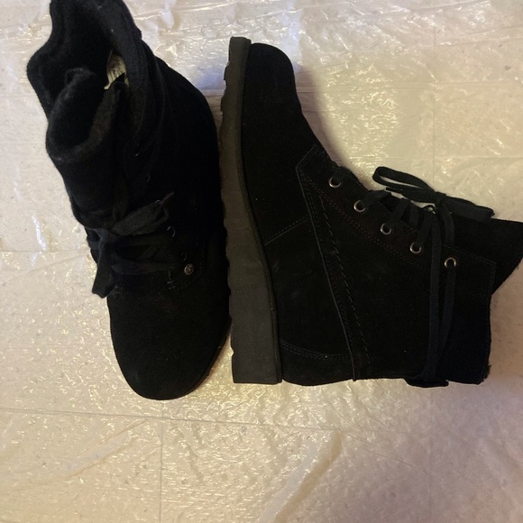 Black BearPaw Shearling Lace up Boots - Picture 3 of 7